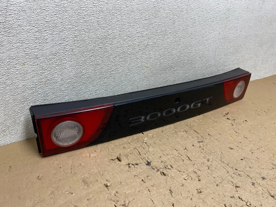 Panel de luz trasera central maletero Mitsubishi 3000GT 1995 a 1998 R9899 DW Foto 3 de 4