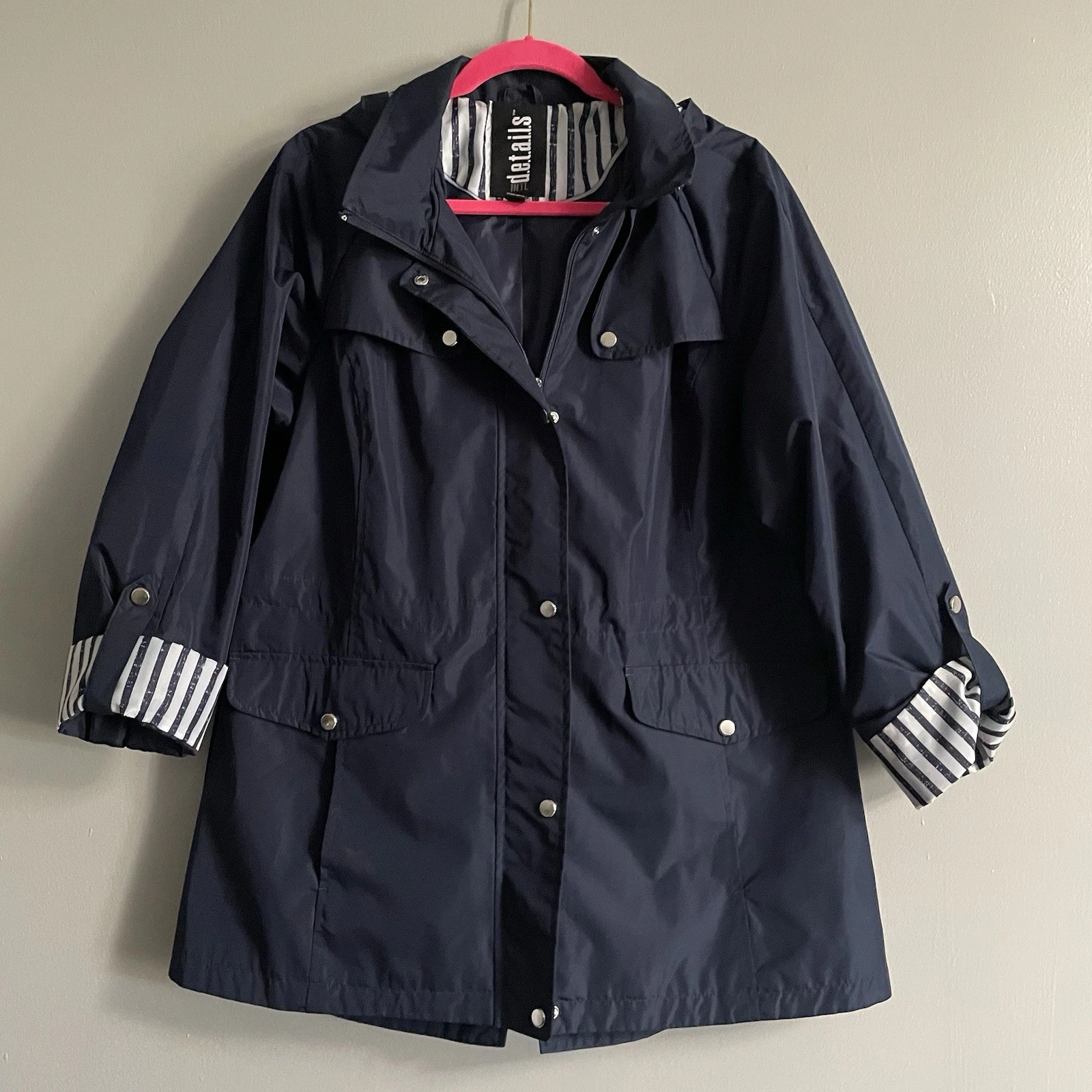 INTL d.e.t.a.i.l.s Sz Large Navy Stripe Rain Jacket Hooded Silver Accent