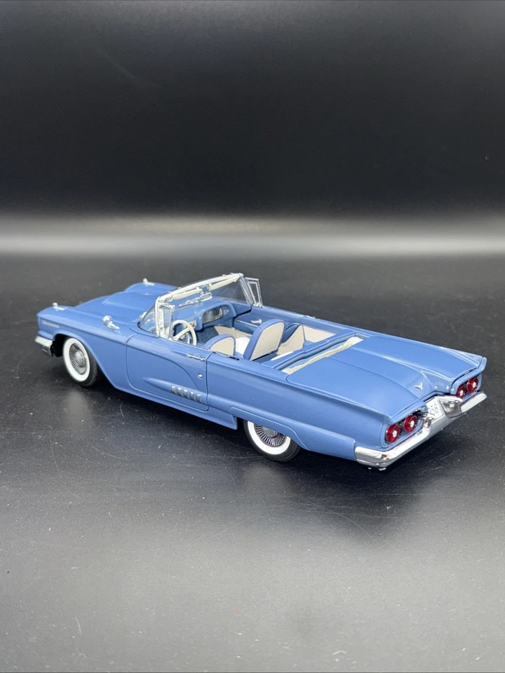 Danbury Mint, 1958 Ford Thunderbird with Interchangeable C-Kit, 1:24 Diecast - Image 3 of 4