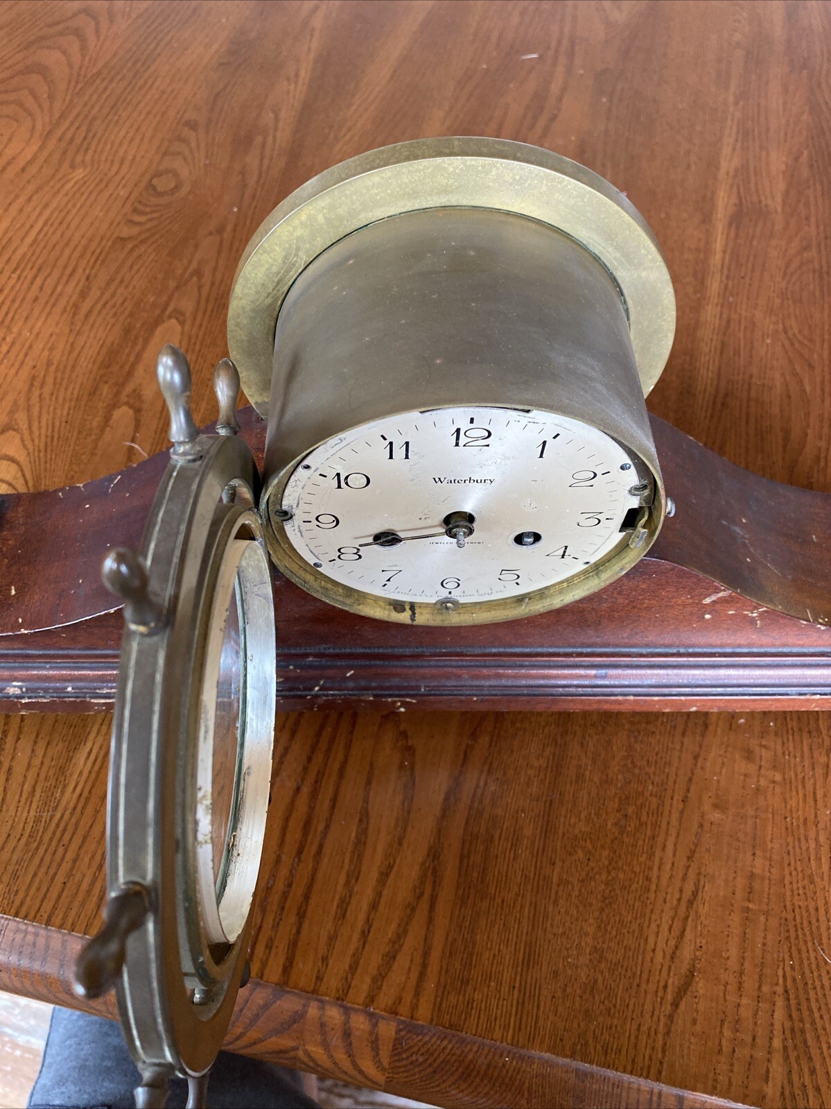 Antique Ship's Wheel Solid Brass Nautical Marine Mantle Clock Wood Beveled Glass
