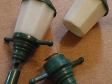 VINTAGE TOY TRAIN ACCESSORIES LIFT GATE LAMP POSTS STREETLIGHT STREET SIGNS