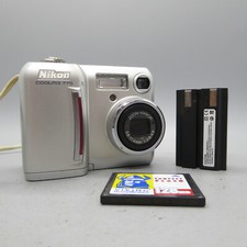 Nikon fotocamera digitale Coolpix 775 2,1 megapixel argento testata