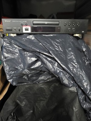 TEAC CD-P650 CD Player Black USB MP3 Headphone Jack CD Audio Outputs 2011