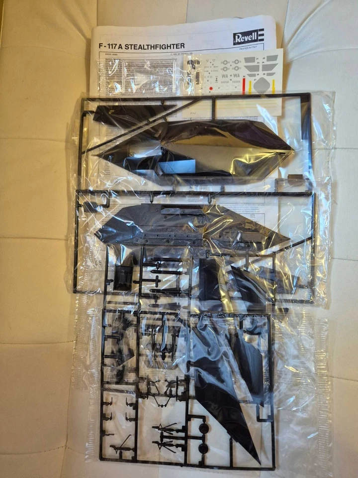 Revell: F-117 A STEALTHFIGHTER - scala 1/72 - Immagine 3 di 4