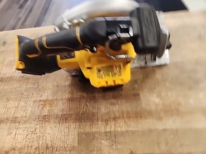 Dewalt Circular Saw Cordless Brushless 20V MAX 6-1/2" DCS565