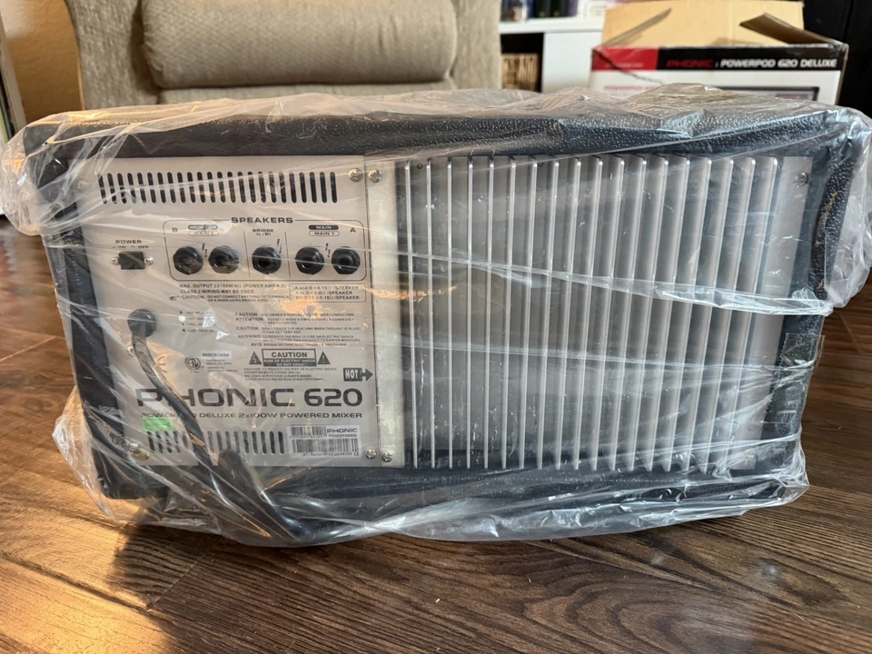 NUEVO EN CAJA Phonic 620 POWERPOD DELUXE 2X100W Powered 6 Canales Mezclador Foto 3 de 4