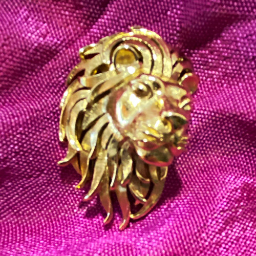 Vintage Crown Trifari Gold-Plated Lion Head Brooch /Crown Trifari Signature ‘T’
