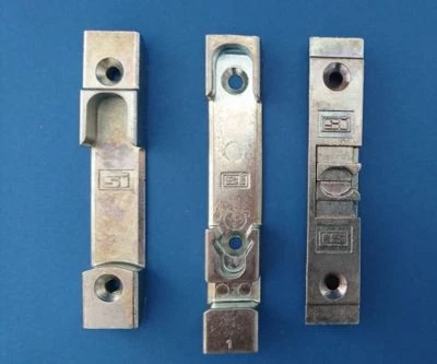 Siegenia 420 Standard/ DrehKipp Schliessblech / Schnäpper für Holz Fenster & Tür