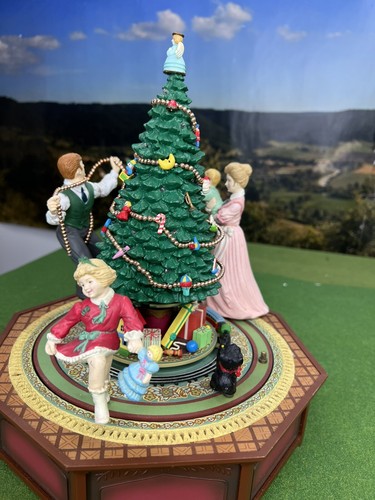 Enesco - Animated & Musical Gilmore Family Christmas- #577464 - Picture 10 of 16