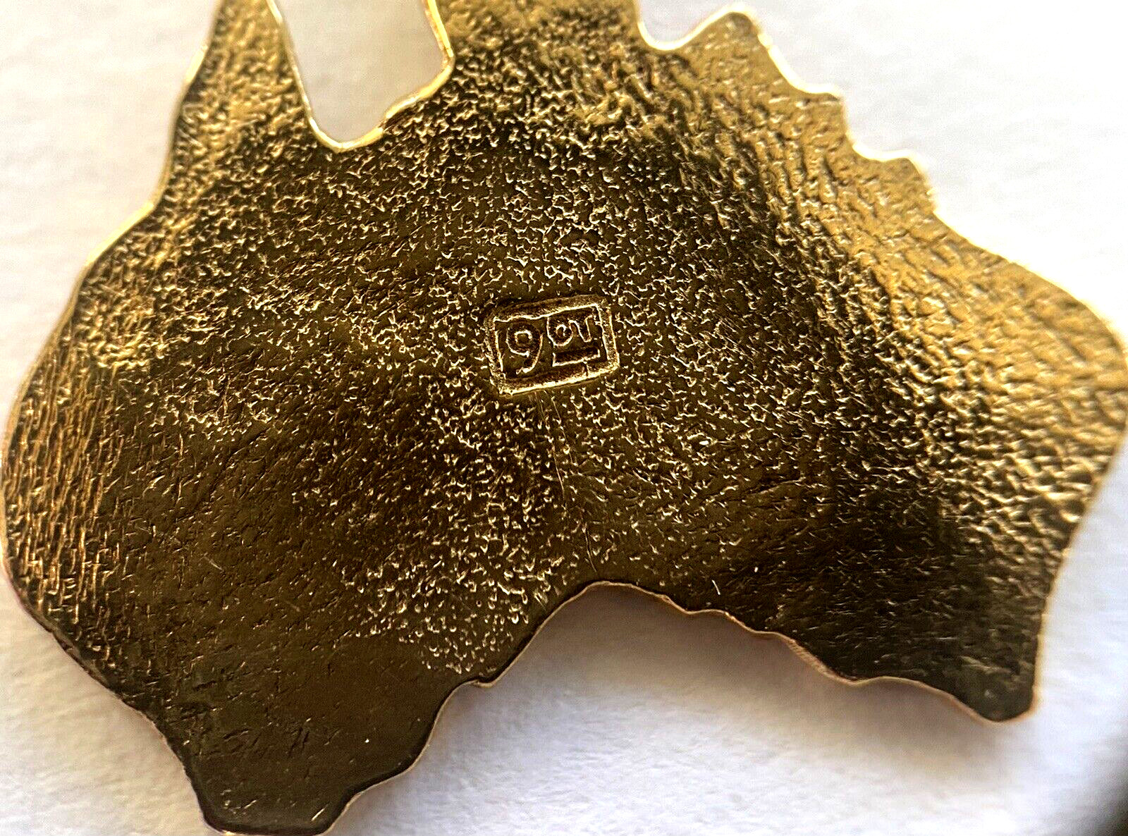 Vintage Australia 9K Yellow Solid Gold Geographical M… Gem