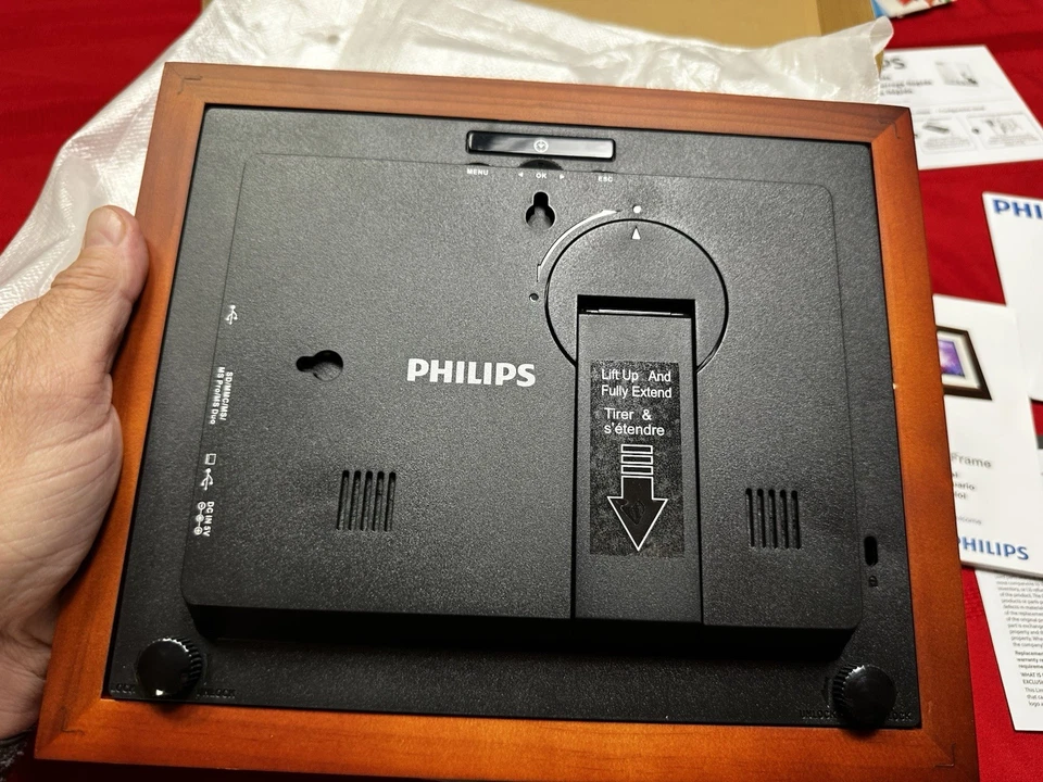 Philips DIGITAL REMOTE PHOTO FRAME 8” LED NICE - Image 4 of 4