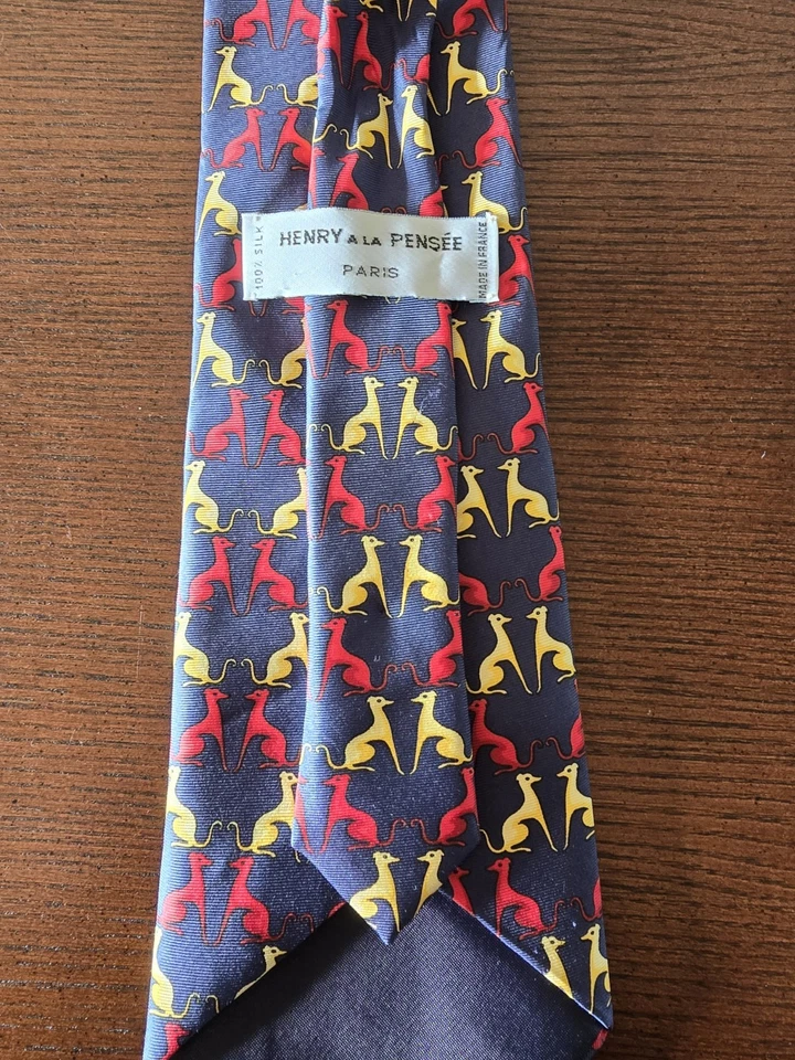 Corbata Henry A La Pensee 100 % seda para hombre París Francia roja y amarilla sobre azul marino Foto 2 de 3