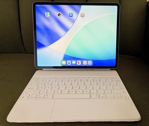 Apple iPad Air M3 13-in (2025) 128 GB Wi-Fi/5G + Magic Keyboard *Please Read*