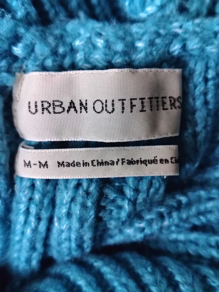 Suéter de capucha tejido con cable grueso recortado Urban Outfitters para mujer talla mediana Foto 4 de 4