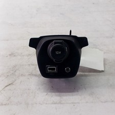 2014-2018 PEUGEOT 108 1.0 Boot 12V Power Outlet Socket & USB AUX Port 1389320x