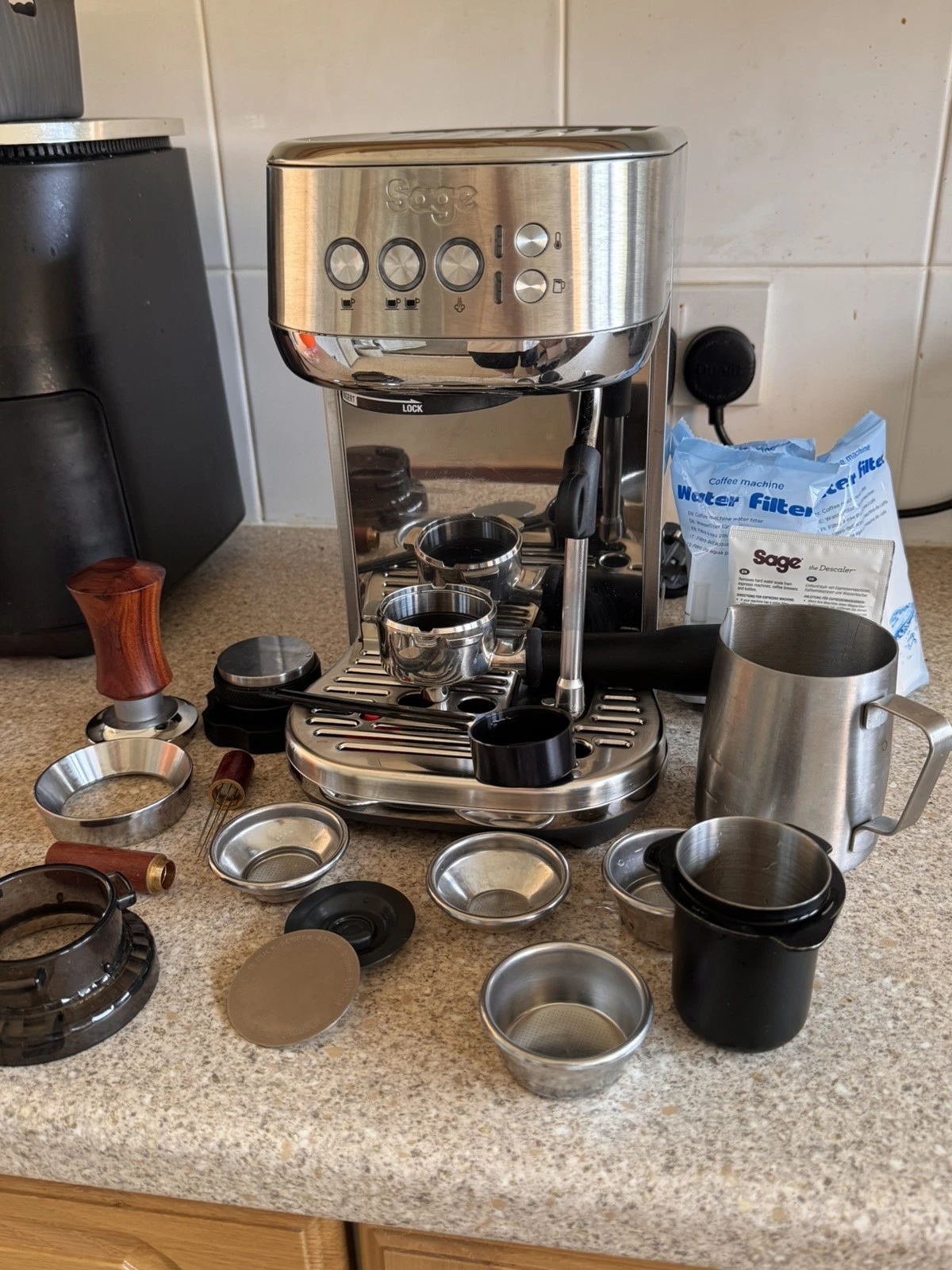Sage Bambino Plus Espresso Coffee Machine Stainless Steel + accessories & extras
Opens in a new wind
