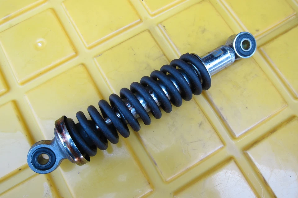 Honda Urban Express 50 Nu50M Deluxe 1983 suspensión amortiguador trasero Foto 2 de 4