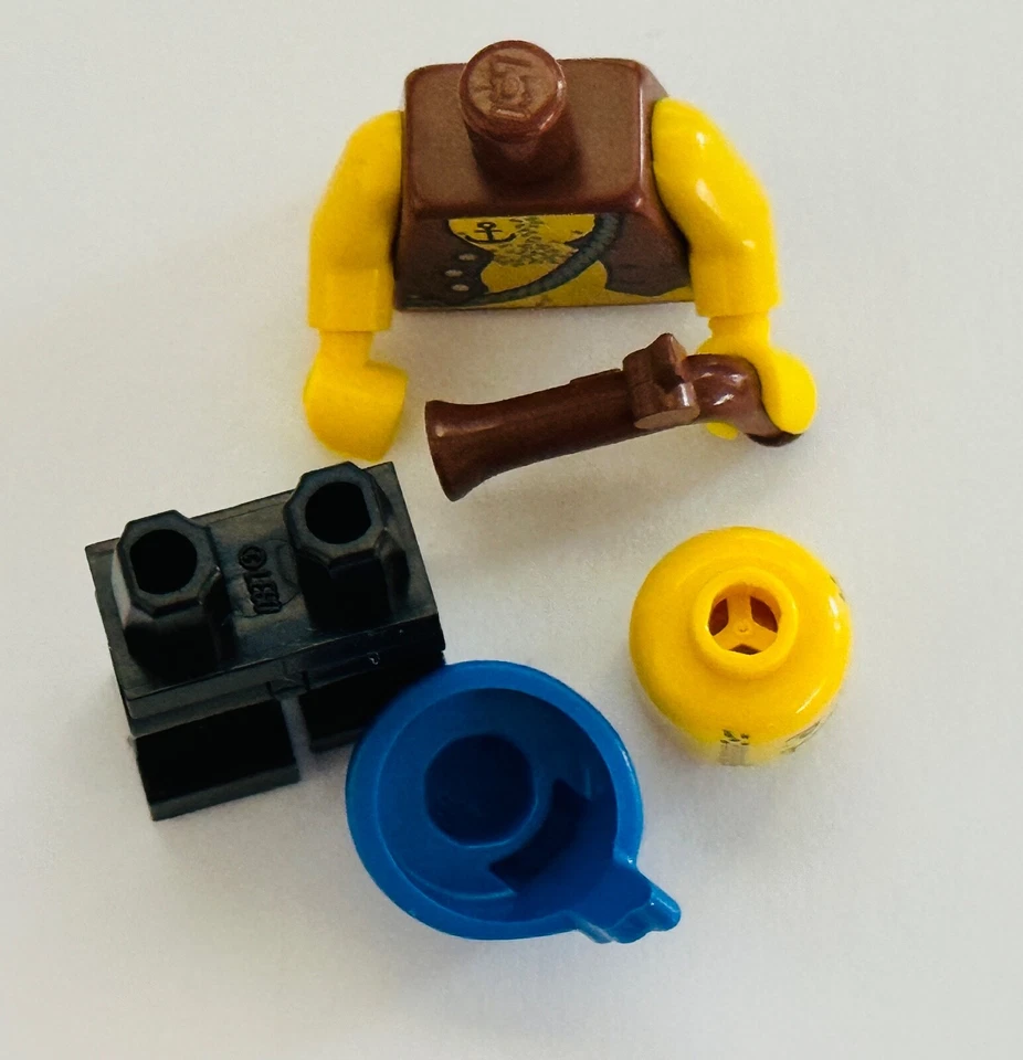 LOT of 10 Lego Pirate Minifigure Bandana Flintlock Pistol Gold Tooth *AUTHENTIC - Image 4 of 4