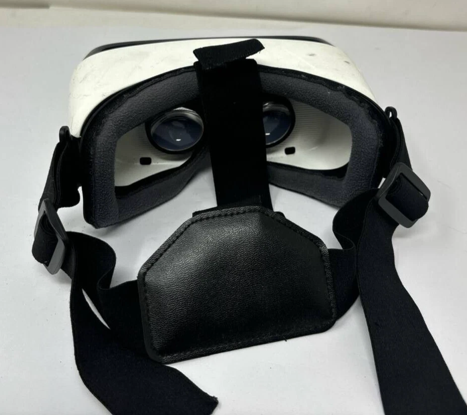 Samsung Gear VR Virtual Reality Headset white For Galaxy S6 S7 Edge Note 5 READ - Image 4 of 4