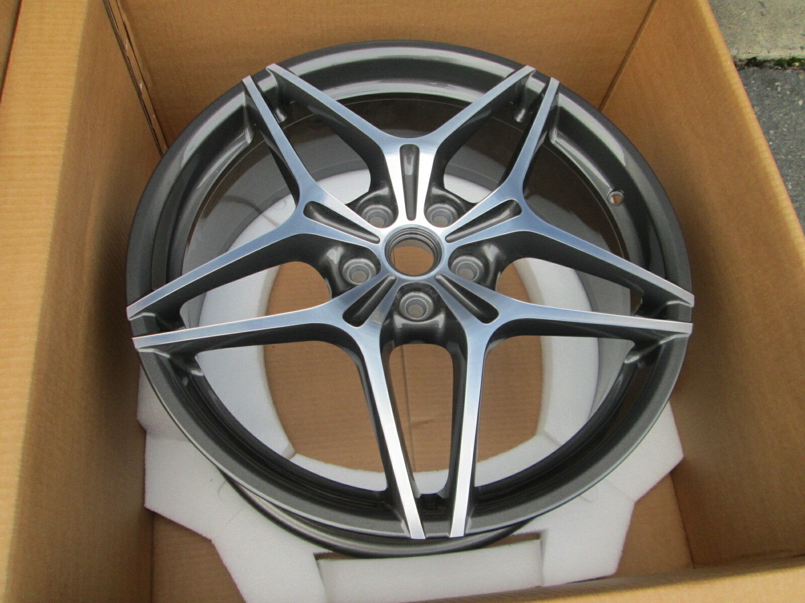 Ferrari California T   Wheel / Rim Set # 303333,  303335 8x20 Frnt -10x20 Rear