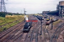 PHOTO  LMS STANIER 'BLACK 8' 2-8-0 48492 AT CORBY AUGUST 1964 1964/08R1742 STANI