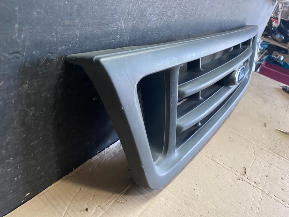 2003 to 2007 Ford Econoline E150 E250 E350 Front Grille Grille OEM p0677 DG - Image 3 of 4