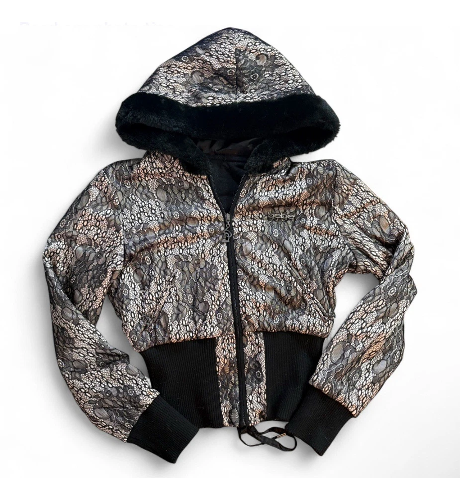 令人惊叹的 Y2K 复古 Bebe 紧身胸衣夹克蕾丝覆盖外套尺寸小毛皮装饰 — 第 2/4 张图片