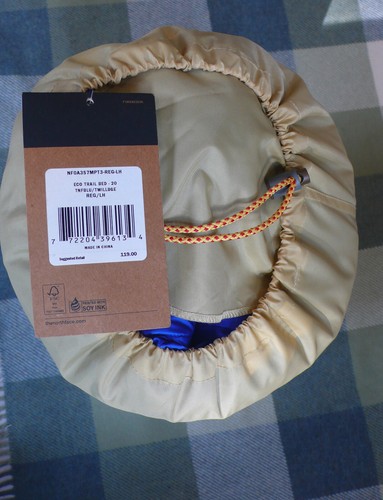 The North Face Sleeping Bag ECO Trail Bed 20 F Left Hand Zipper 6ft 5" X 29" - Picture 3 of 7