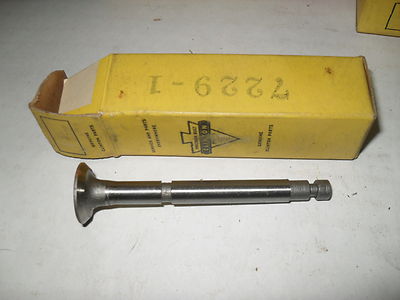 NOS clinton small engine valve ,7229-1 OEM,vintage clinton motor