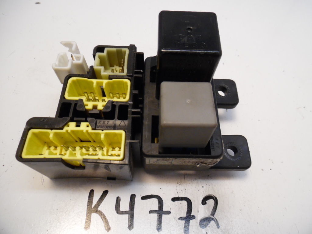 0306 HYUNDAI ELANTRA 911052D211 MAIN WIRING ASSEMBLY RELAY UNIT