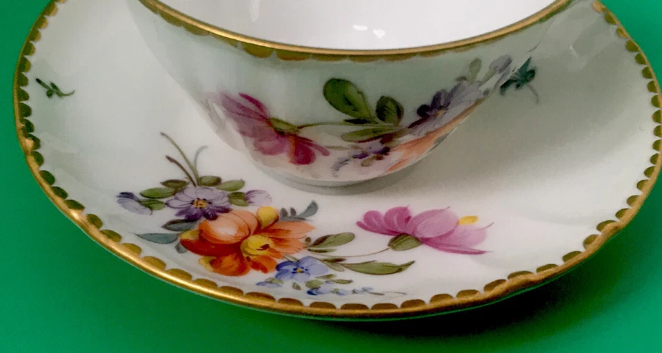 Taza de té/platillo Dresden Flowers Demitasse alemán Nymphenburg festoneado antiguo Foto 4 de 4