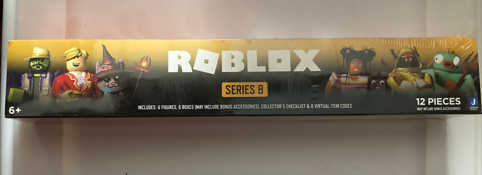  Roblox Celebrity Collection - Series 8 Mystery Figure 6 Pack  [Includes 6 Exclsuive Virtual Items] : Everything Else