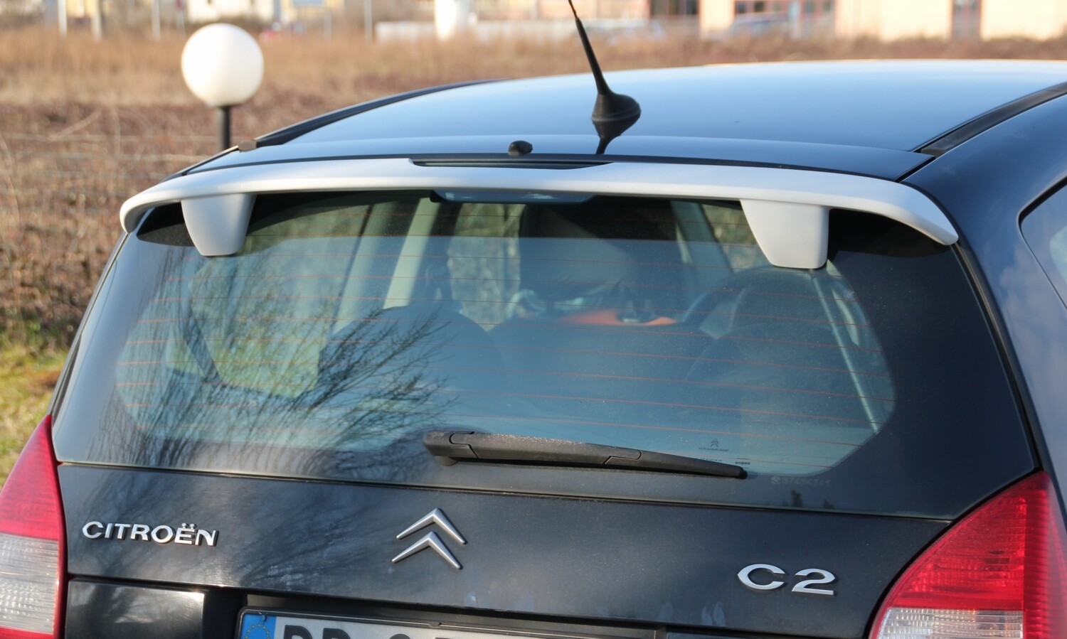 Spoiler Citroën C2 V1 apprêté avec colle de fixation pour hayon arrière