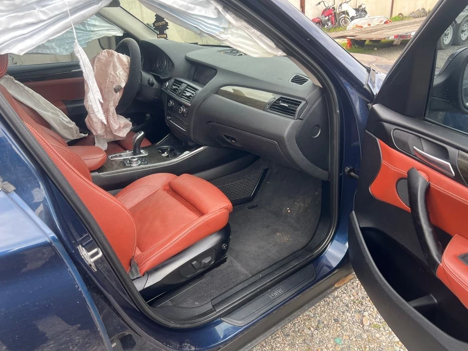 Bote de carbón de vapor de combustible BMW X3 2011 Foto 2 de 4