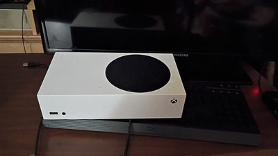 Microsoft Xbox Series S Home Console White/Black with Wired Controller USB-A