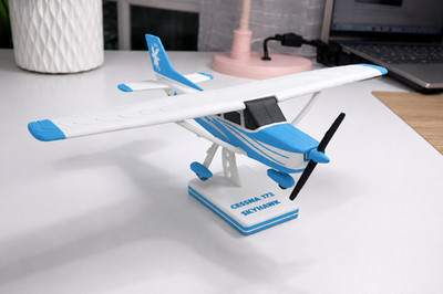 3D Printed Cessna 172 Sky Blue Skyhawk Model Kit Display   Airplane Desk