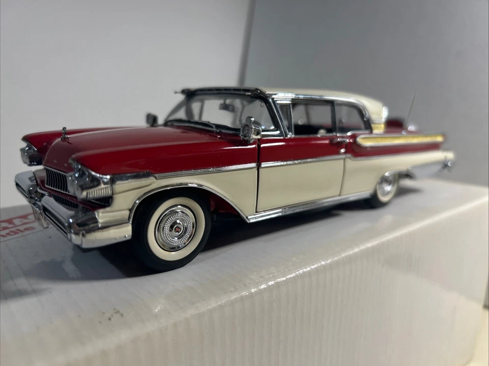 Danbury Mint 1957 Mercury Turnpike Cruiser 1/24 Scale Model Car Diecast - Image 4 of 4
