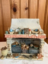 Brambly Hedge "A Fireplace" Border Fine Arts