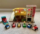 Vintage 1970s Fisher Price Little People Action Garage #930 w/ 6 cars & people