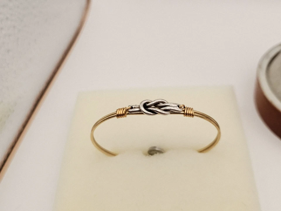 LUCA & DANNI "Love Knot "钢丝手链 - 银色 / 金色 - 小号 - 漂亮 🎁 — 第 3/4 张图片