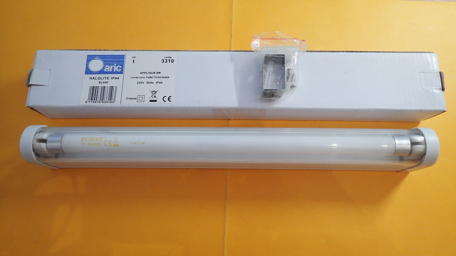 Réglette applique murale blanche pour éclairage miroir et cuisine ARIC 3310 IP44