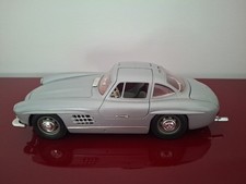 Burago Mercedes Benz 300 SL Modellauto 1:18 Silber Metall