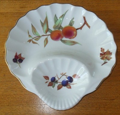 Royal Worcester Porcelain Evesham Gold Crudite Shell Shaped Serving Platter 11''