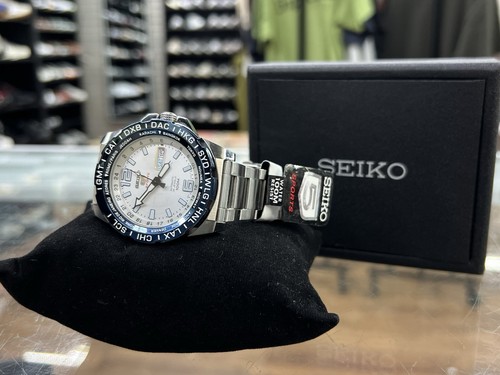 SEIKO 5 Sports SRP687K1 GMT Automatic 4R36 Watch World Time Steel Day Date Blue