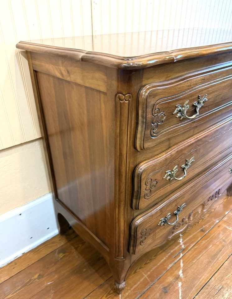 Cajonera de roble francés Luis XV | 3 cajones Foto 3 de 4