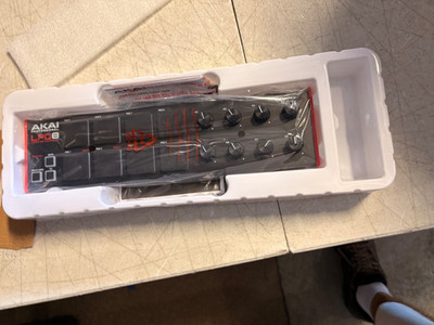 AKAI Professional LPD8 Portable USB-powered MIDI Controller
