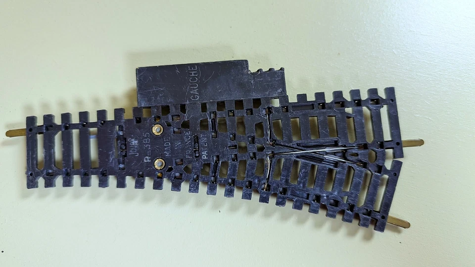 JOUEF HO : 85E AIGUILLAGE ELECTRIQUE A PLOTS A GAUCHE RAILS ACIER - Photo 2/3