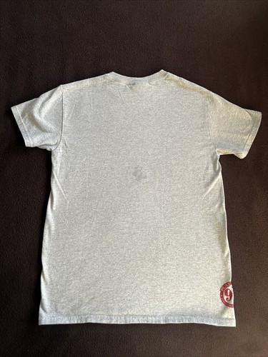 Harry Potter Gryffindor House Crest T-Shirt Size Small from The HP Shop London - Picture 10 of 12