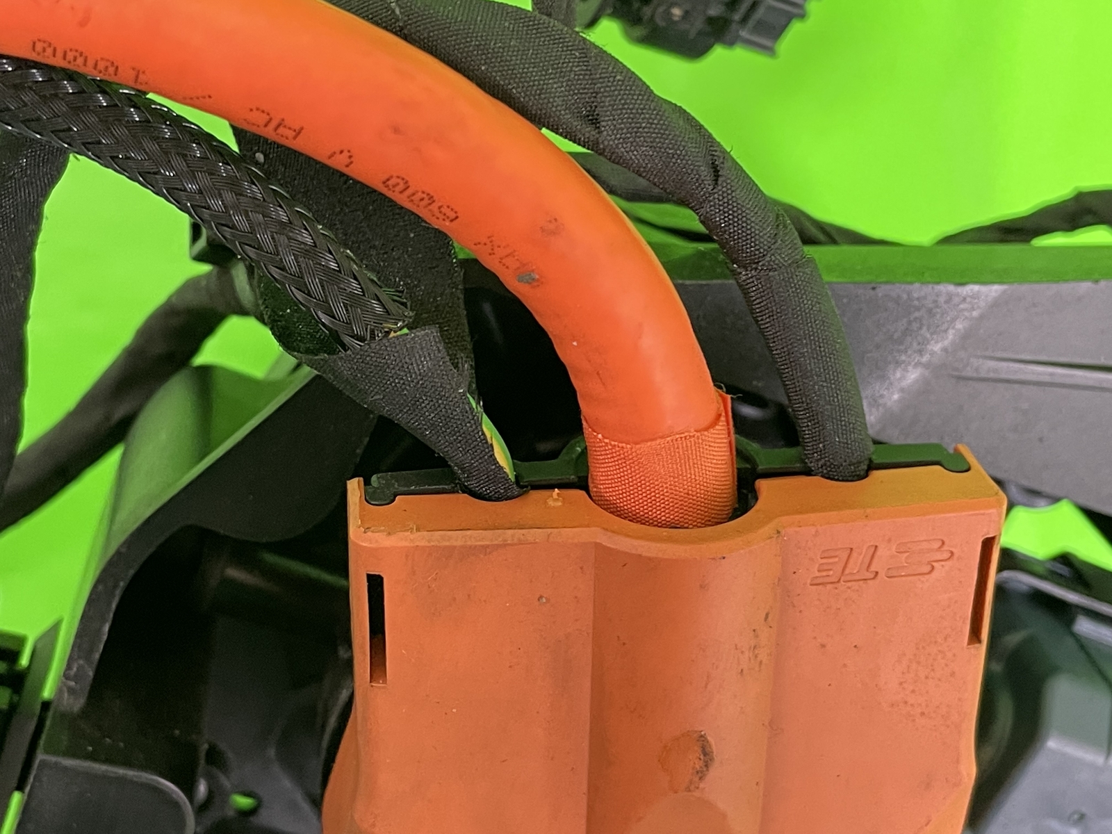 BMW 5 SERIES G30 HIGH VOLTAGE BATTERY CABLE CHARGING PORT 530e B48X