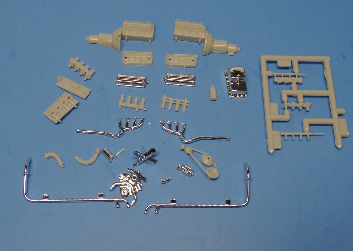 ハンドメイドつ Custom Cool Street Rod Small V8 W/Hilborn injectors 1/25